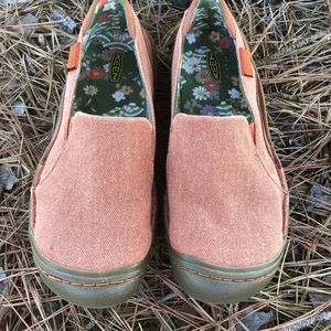 Keen Cush womens canvas/leather slip on  sz 8 1/2